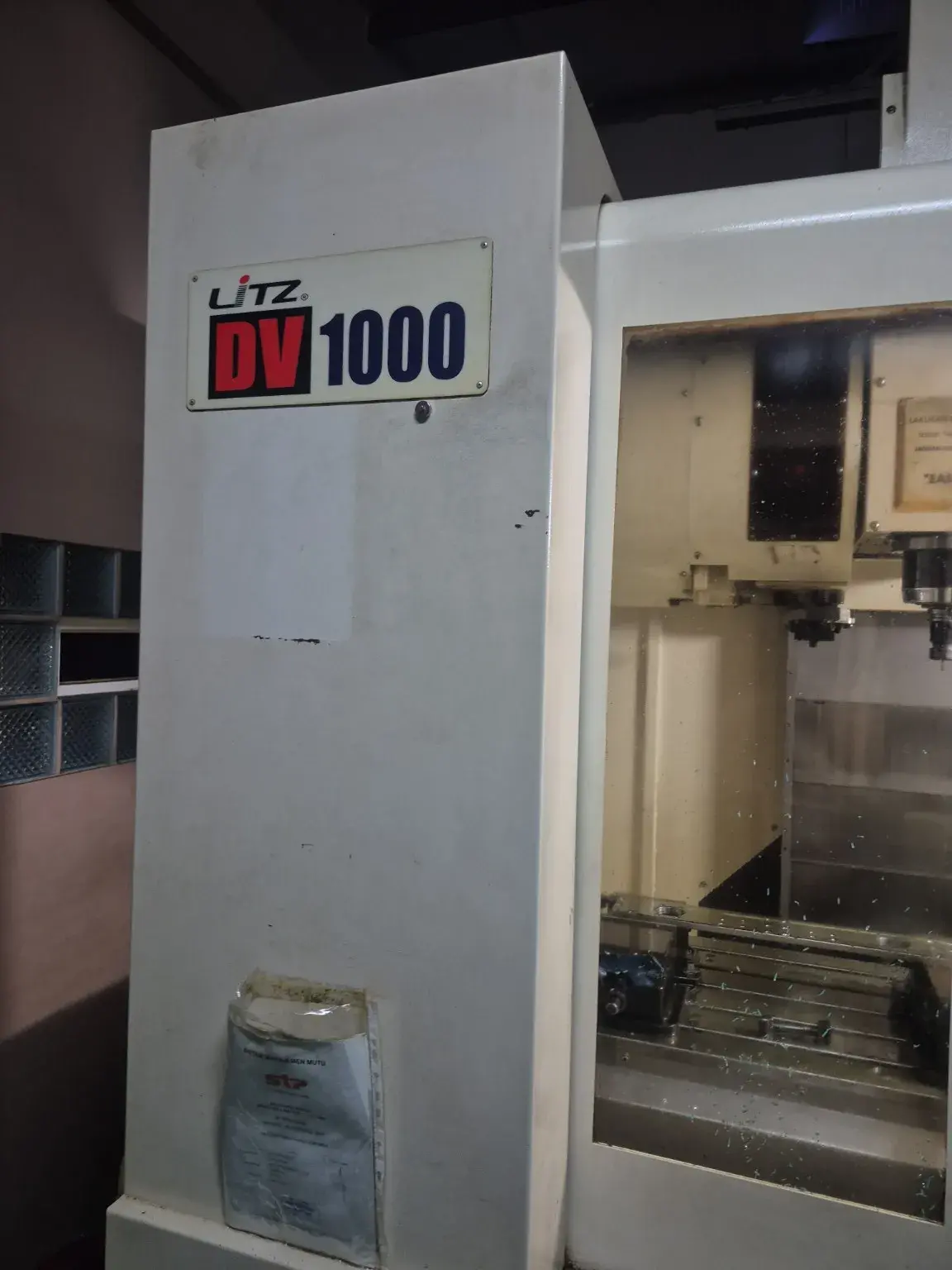CNC Milling Litz DV-1000 di workshop STP