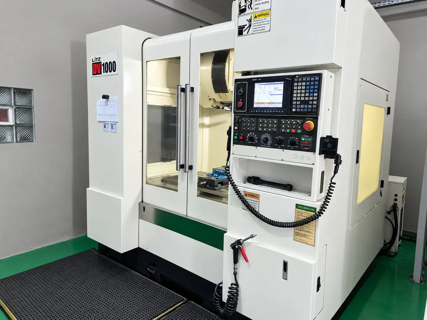 Mesin CNC di workshop STP